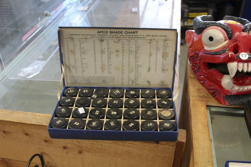 lot 300 image: Porcelain Salesman Sample Case