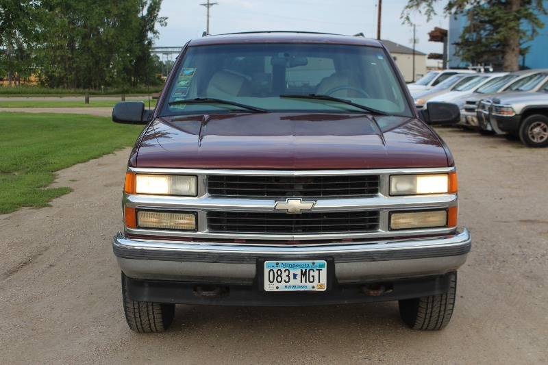 lot 1734 image: 1998 Chevrolet K1500 Suburban