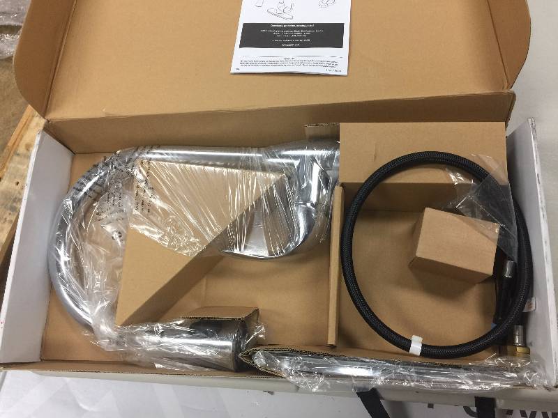 Glacier Bay Market Single-Handle Pull-Down Sprayer Kitchen Faucet in Chrome open box never used