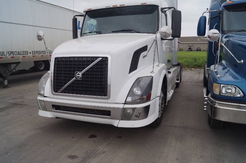 2010 Volvo VN Semi Tractor