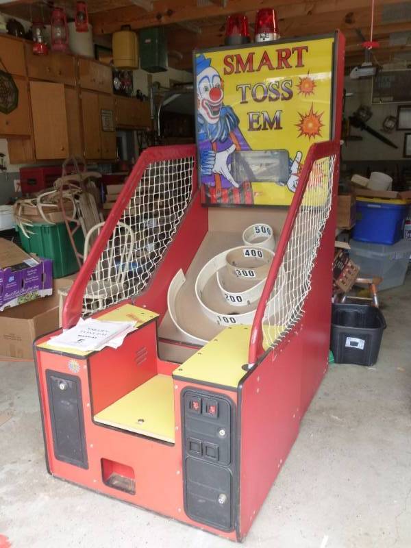 lot 1 image: Arcade Game
