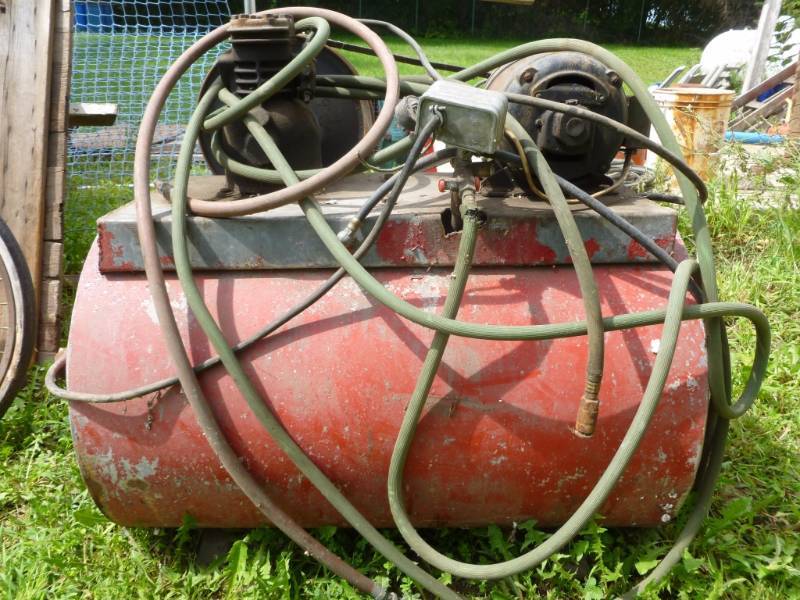 lot 2 image: Air Compressor