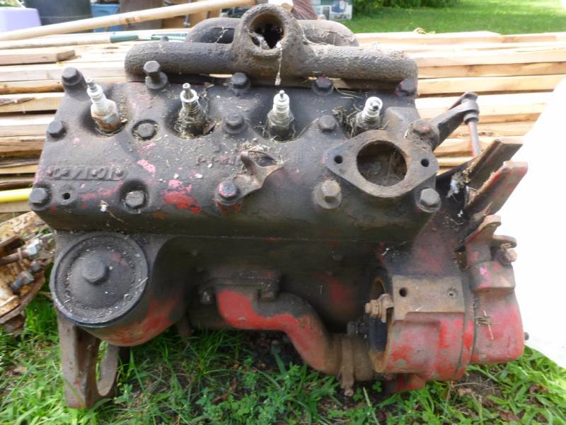 lot 3 image: Vintage Tractor Engine