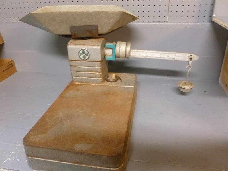 lot 6 image: Vintage Scale