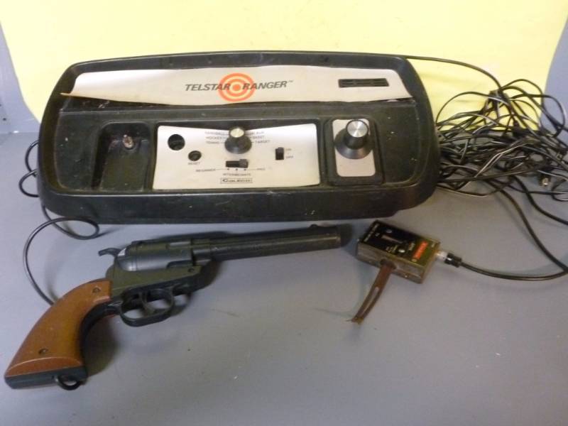 lot 21 image: Vintage Video Game Console