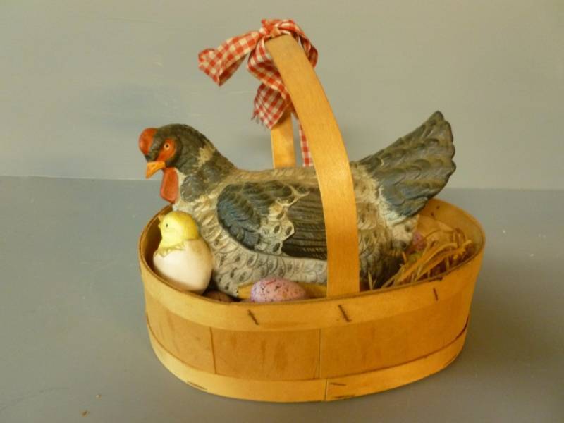 lot 47 image: Chicken Decoration