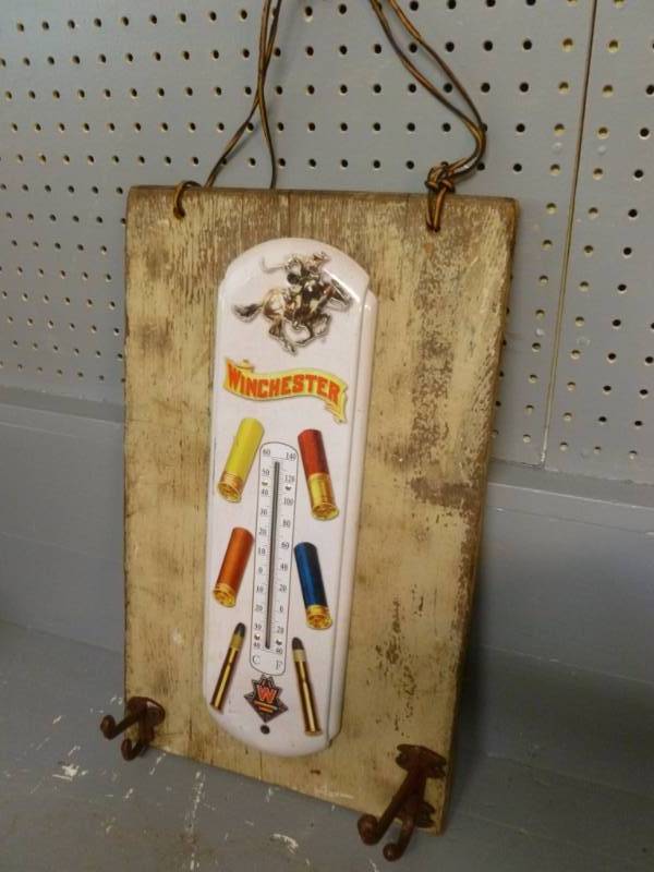 lot 70 image: Metal Thermometer