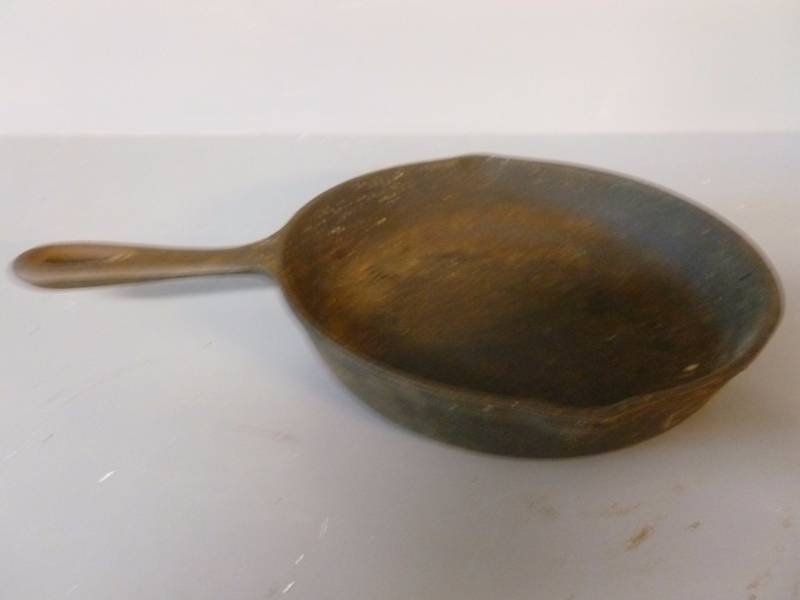 lot 76 image: Cast Iron Pan
