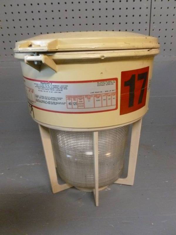 lot 92 image: Hazardous Locations Light