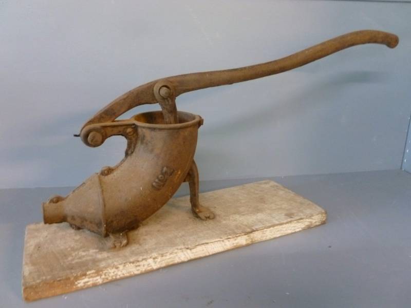 lot 98 image: Vintage Sausage Stuffer