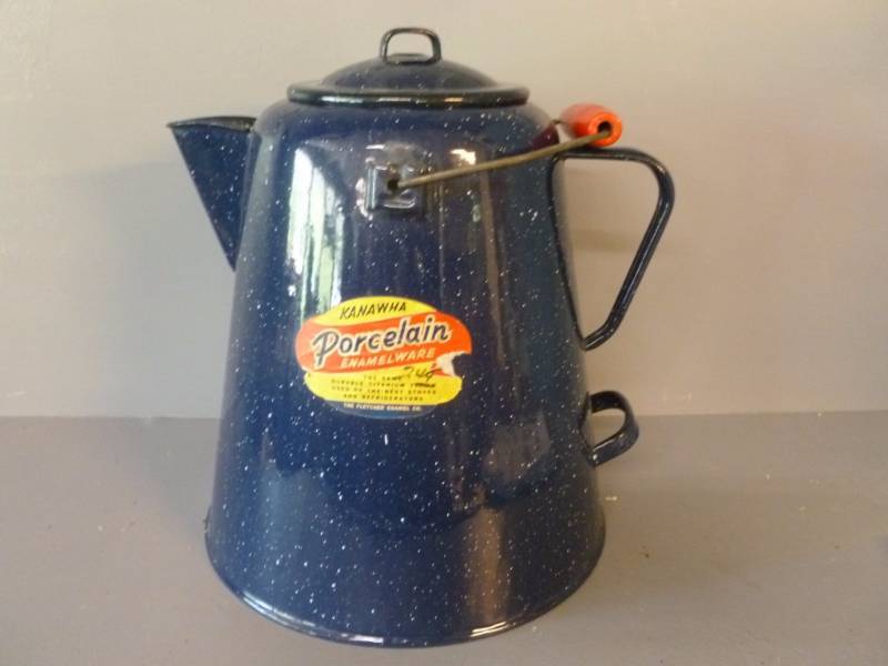lot 103 image: Vintage Enamelware