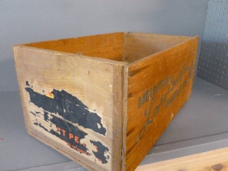 lot 117 image: Vintage Wooden Box