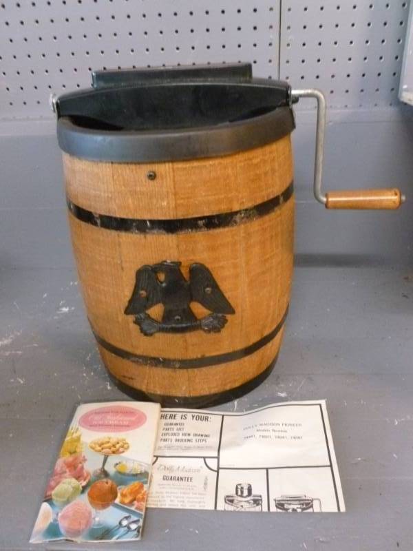 lot 118 image: Vintage Ice Cream Maker