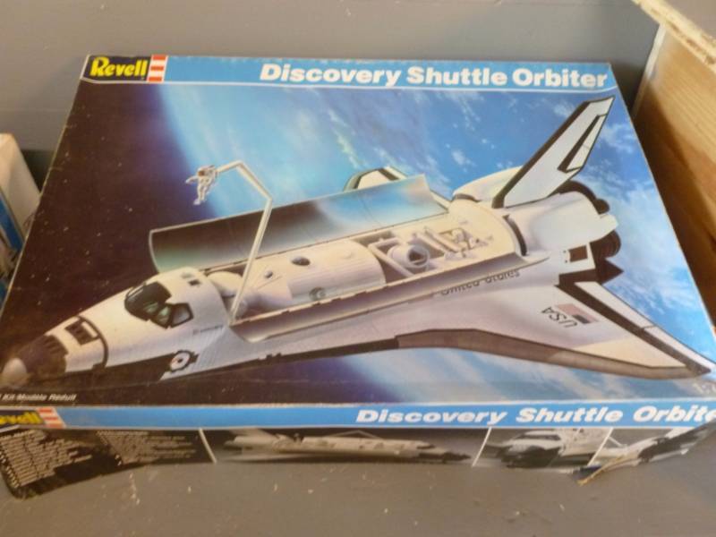 lot 123 image: Model Kit