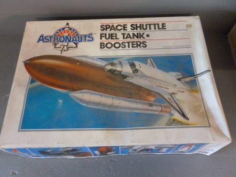 lot 124 image: Model Kit