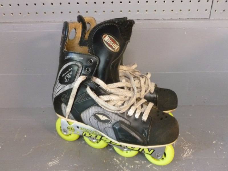 lot 164 image: Roller Blades