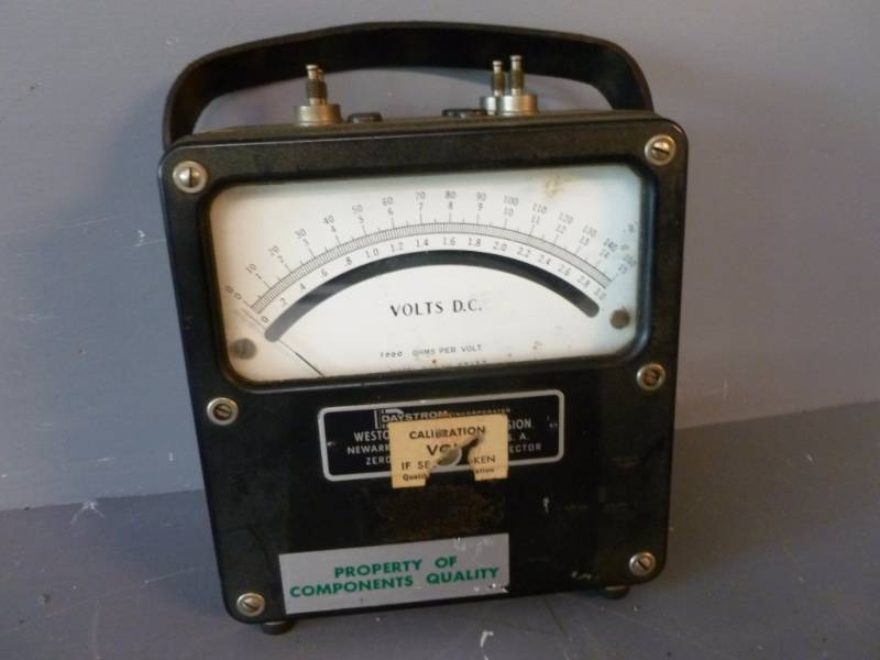 lot 176 image: Vintage Electronics