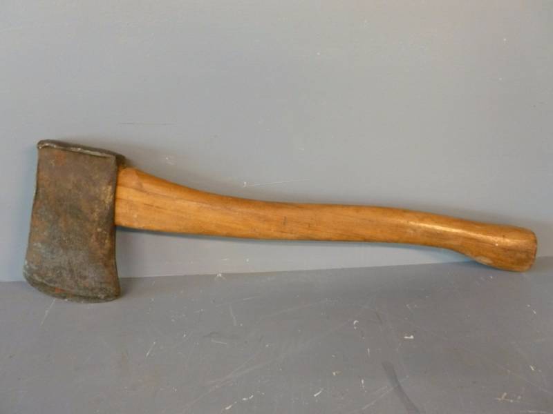 lot 184 image: Camp Ax