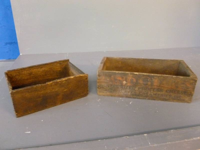 lot 200 image: Vintage Wooden Box