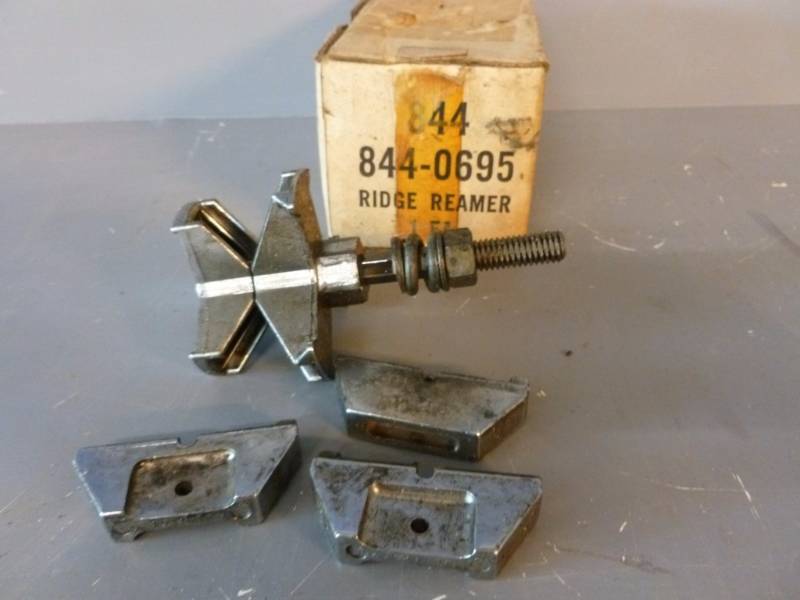 lot 204 image: Tool