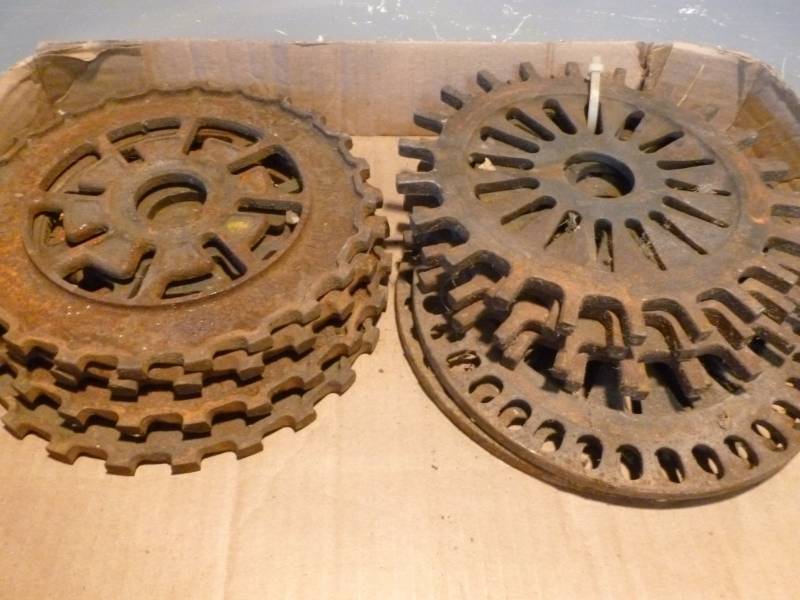 lot 263 image: Vintage Planter Wheels