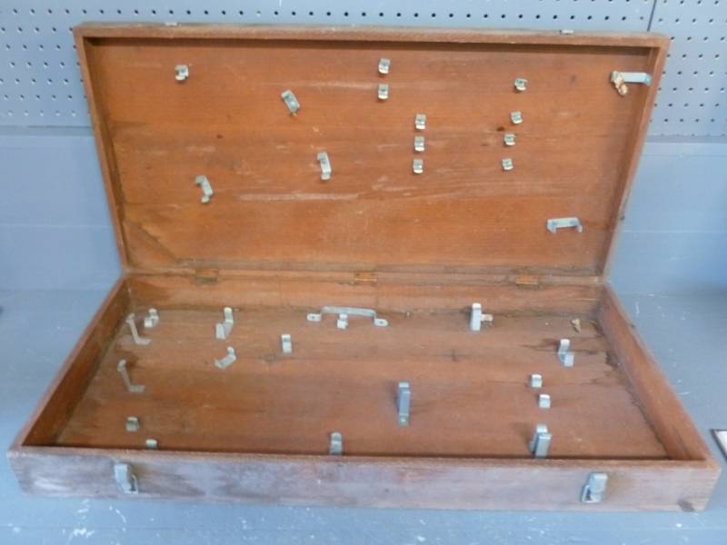 lot 271 image: Vintage Wooden Case