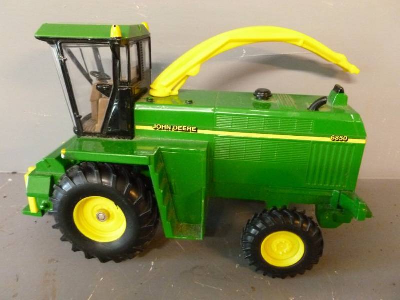 lot 286 image: Ertl - John Deere Tractor