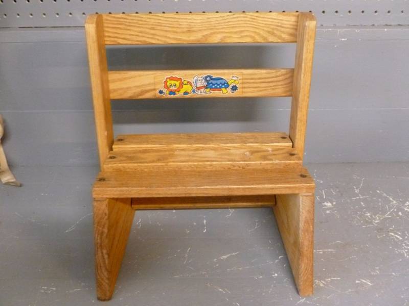 lot 293 image: Kids Chair