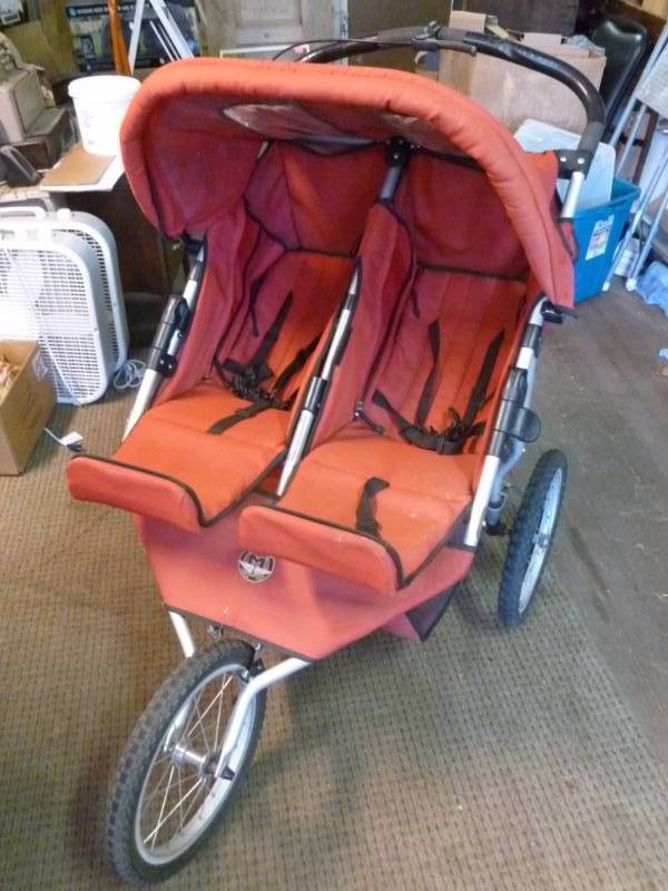 lot 301 image: Kids Stroller
