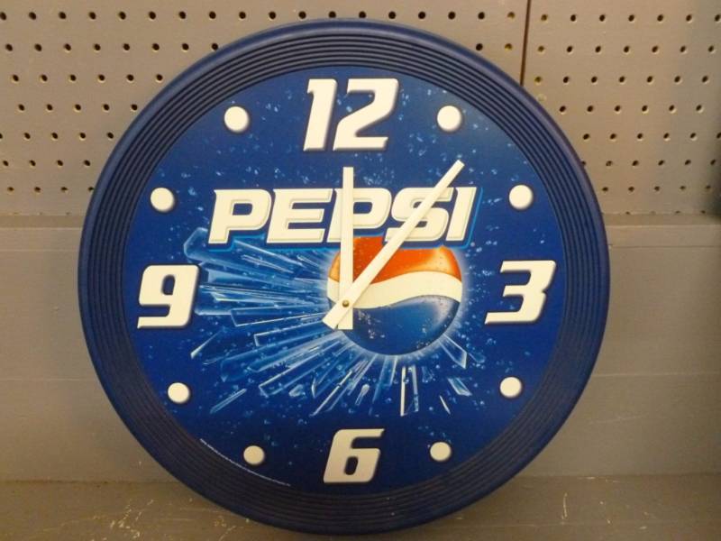 lot 305 image: Pepsi-Cola Clock