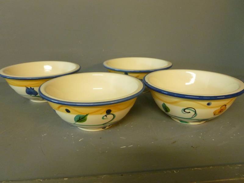 lot 319 image: Snack Bowls