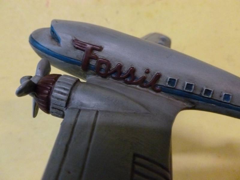 lot 325 image: Airplane Decoration