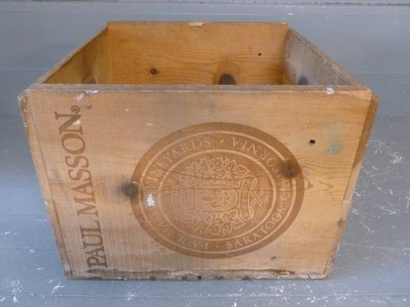 lot 336 image: Vintage Wooden Box