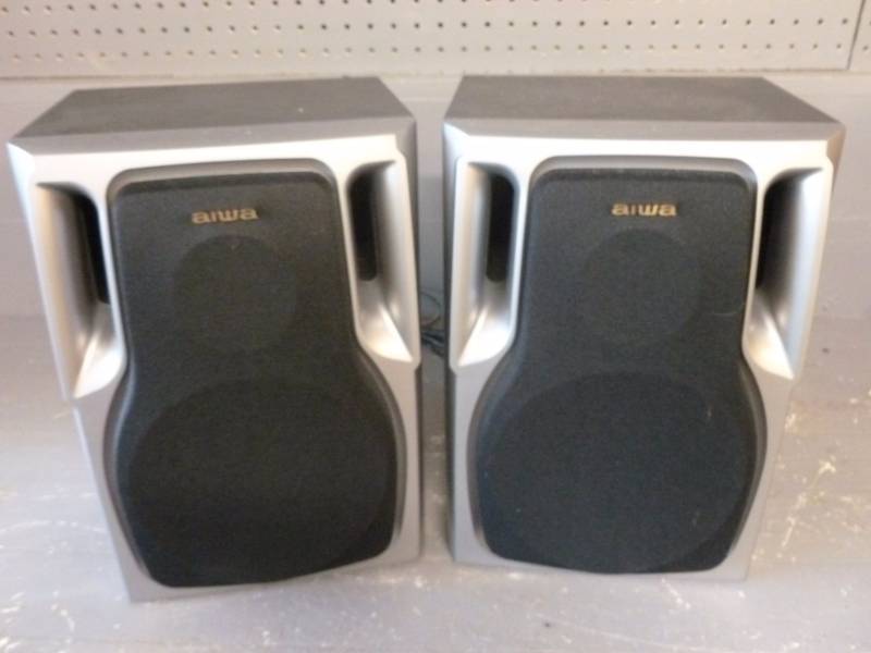 lot 340 image: Aiwa Speakers