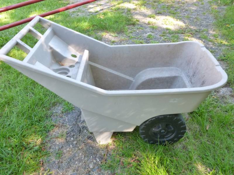 lot 343 image: Lawn And Garden Cart