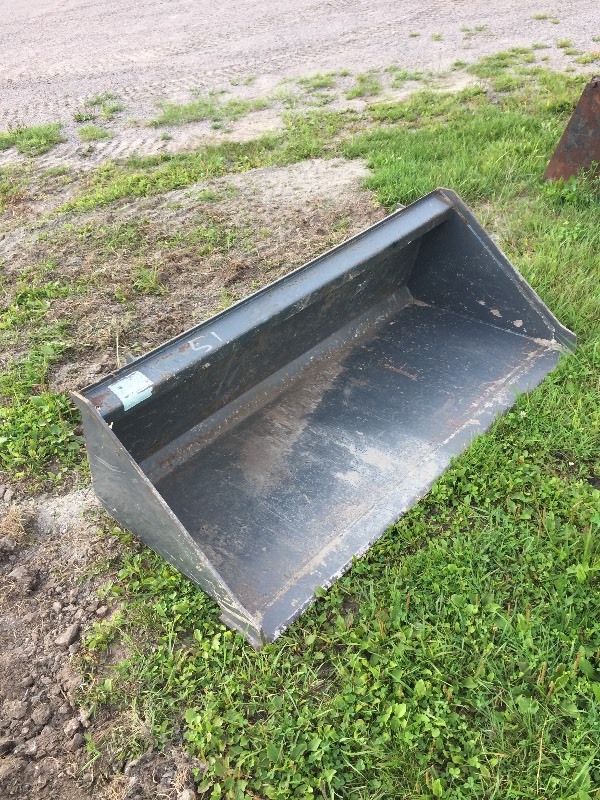 60 DIRT BUCKET