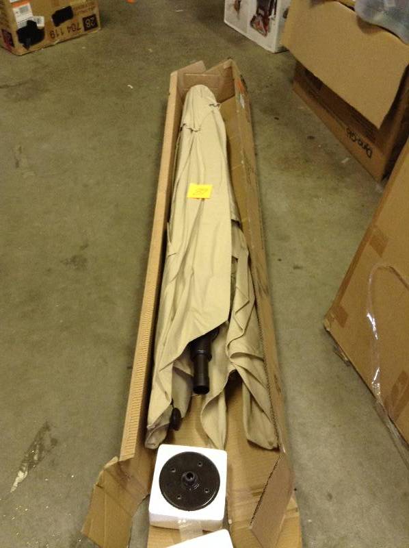 Hampton Bay 6x10 solar umbrella