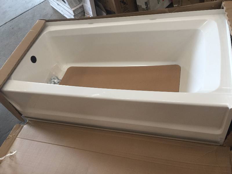 Swan BT3060L Left Drain Veritek Bathtub - damaged see pictures