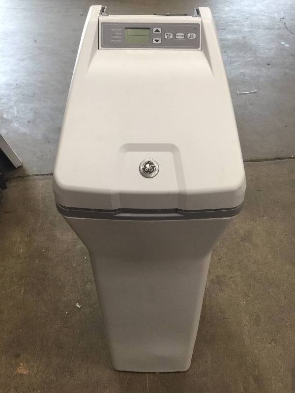 GE GXSh40V 00 Item has never been used but back side of plastic cover is damaged. It does not affect the functionality pls review pictures