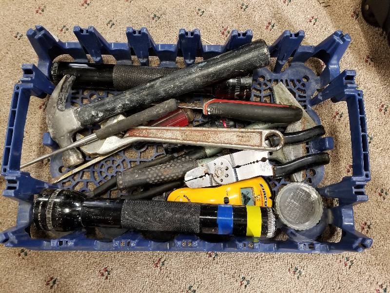 lot 108 image: Lot - Misc Handtools, Flashlights, Etc