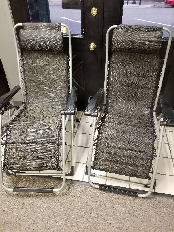 lot 146 image: Set - FoldingReclining PatioLounge Chairs