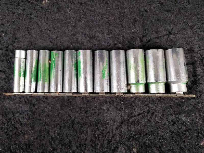 lot 98 image: Socket Set, 12 - 1 18