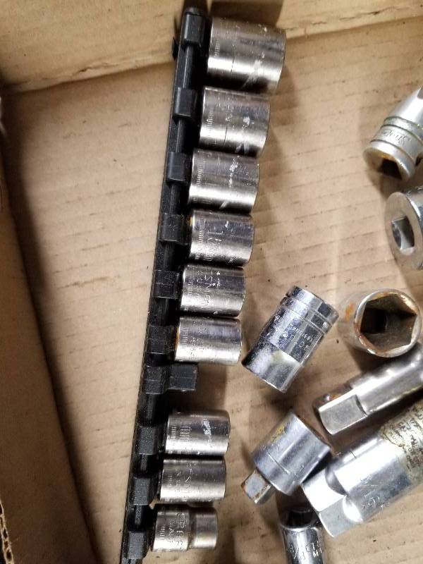 lot 100 image: Lot - Misc Sockets