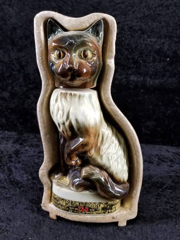 lot 52 image: Beam Trophy Cat Decanter