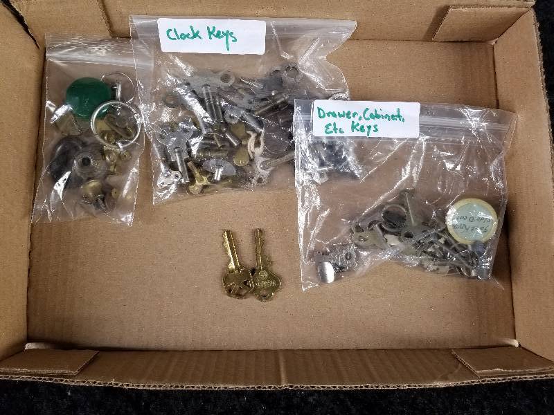 lot 55 image: Lot - Misc Keys, Clock Keys, Etc