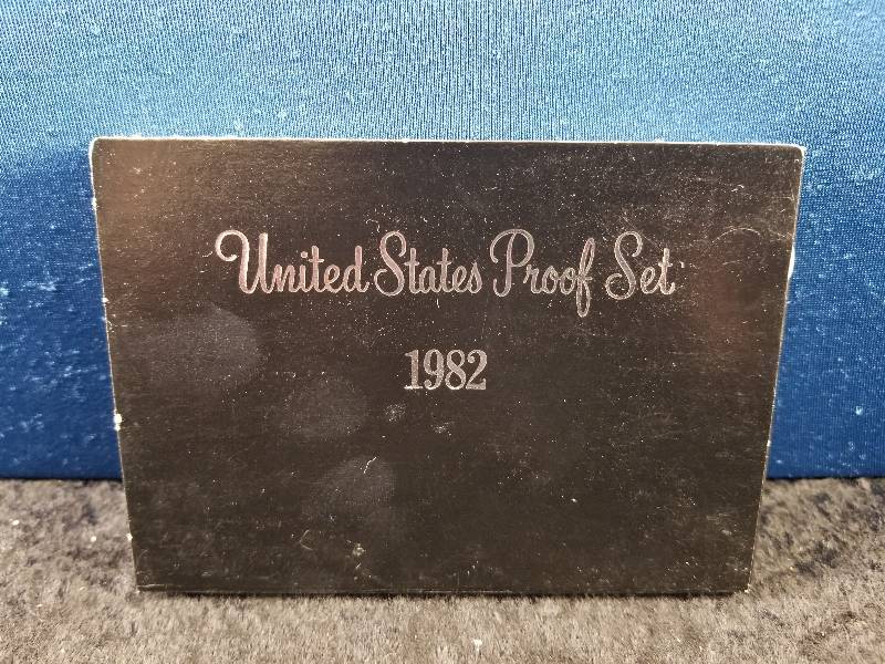 lot 32 image: 1982 US Proof Set