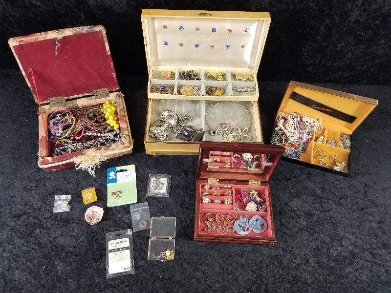 lot 47 image: Lot - Misc Jewelry