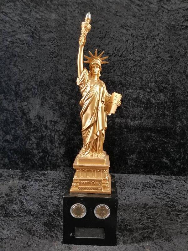 lot 5 image: Washington & Coolidge $1 Coins with Gold Toned Statue of Liberty Figure