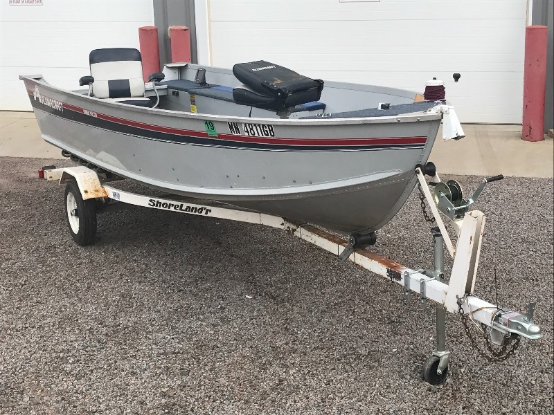 lot 1 image: 1992 Alumacraft Lunker V16 Boat & Trailer