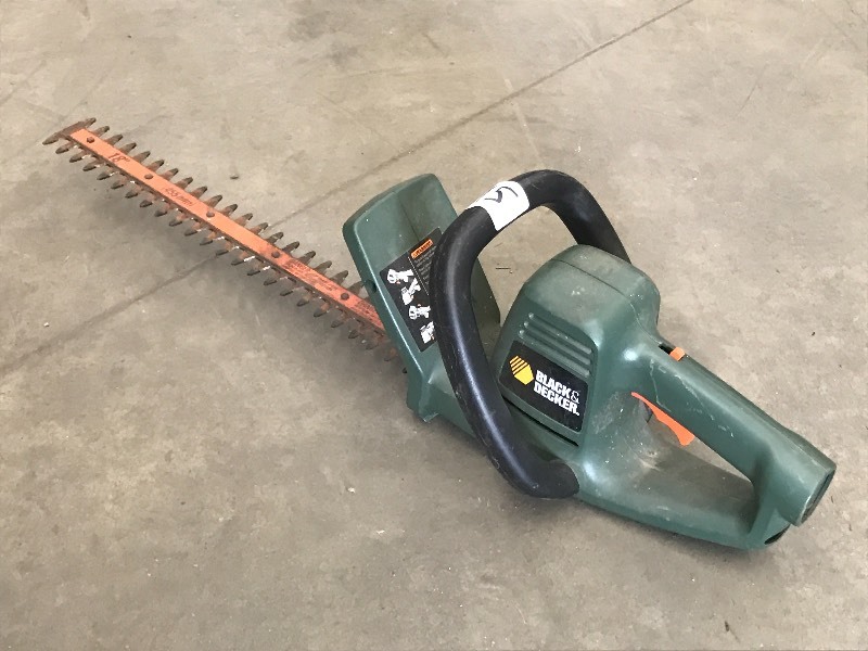 lot 15 image: Electric Hedge Trimmer